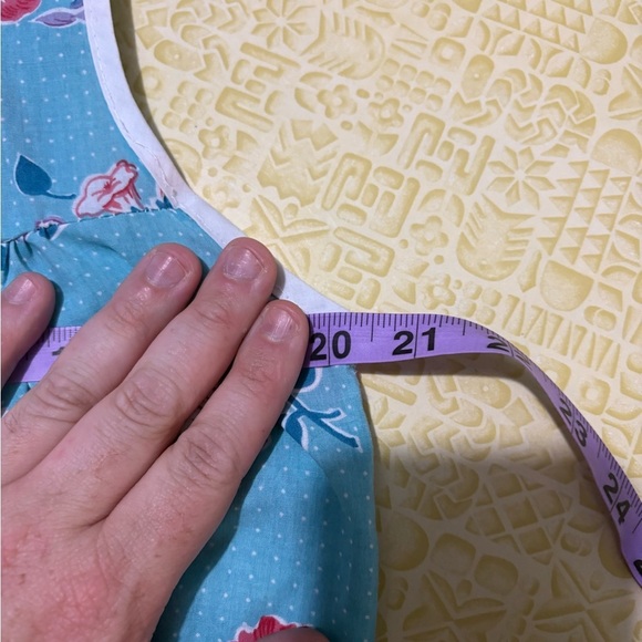 Vintage Floral Sleeveless Nightgown with Pockets - Picture 5 of 5